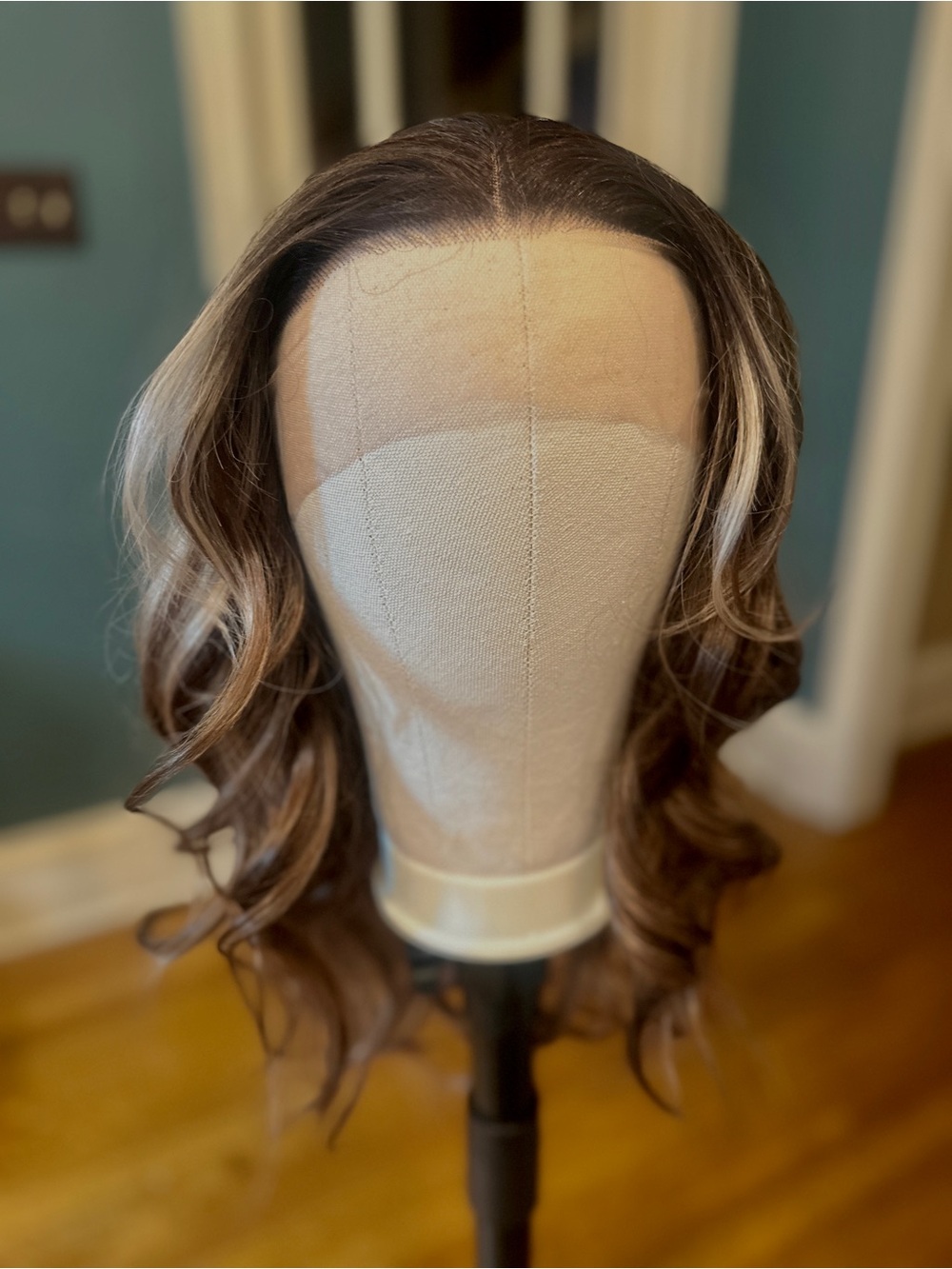 24” Brown Ombré Wig - Picture 3 of 3